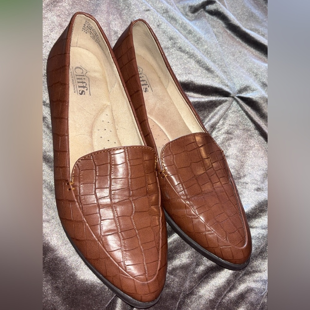 Cliffs by WHITE MOUNTAIN Brown Croc-Embossed Loafers